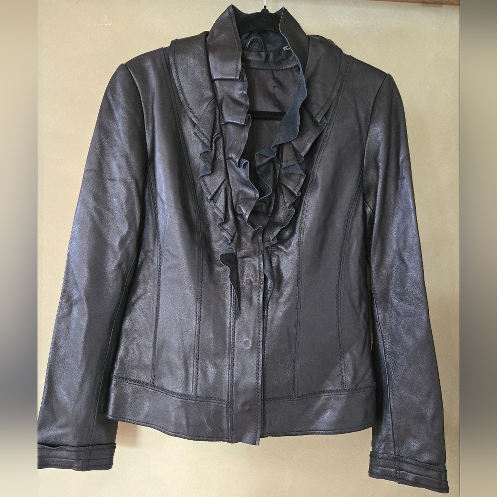 Tahari | Elegant Black Ruffled Women's Leather Jacket, Ptp 19 1/2" - Picture 2 of 8